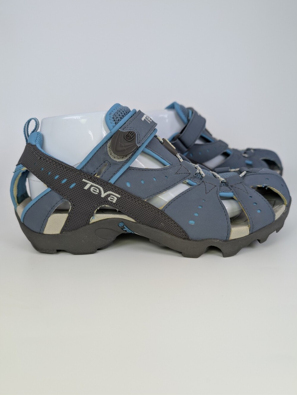 Teva Weekend Hiking Velcro Shoes Women's Size 9
